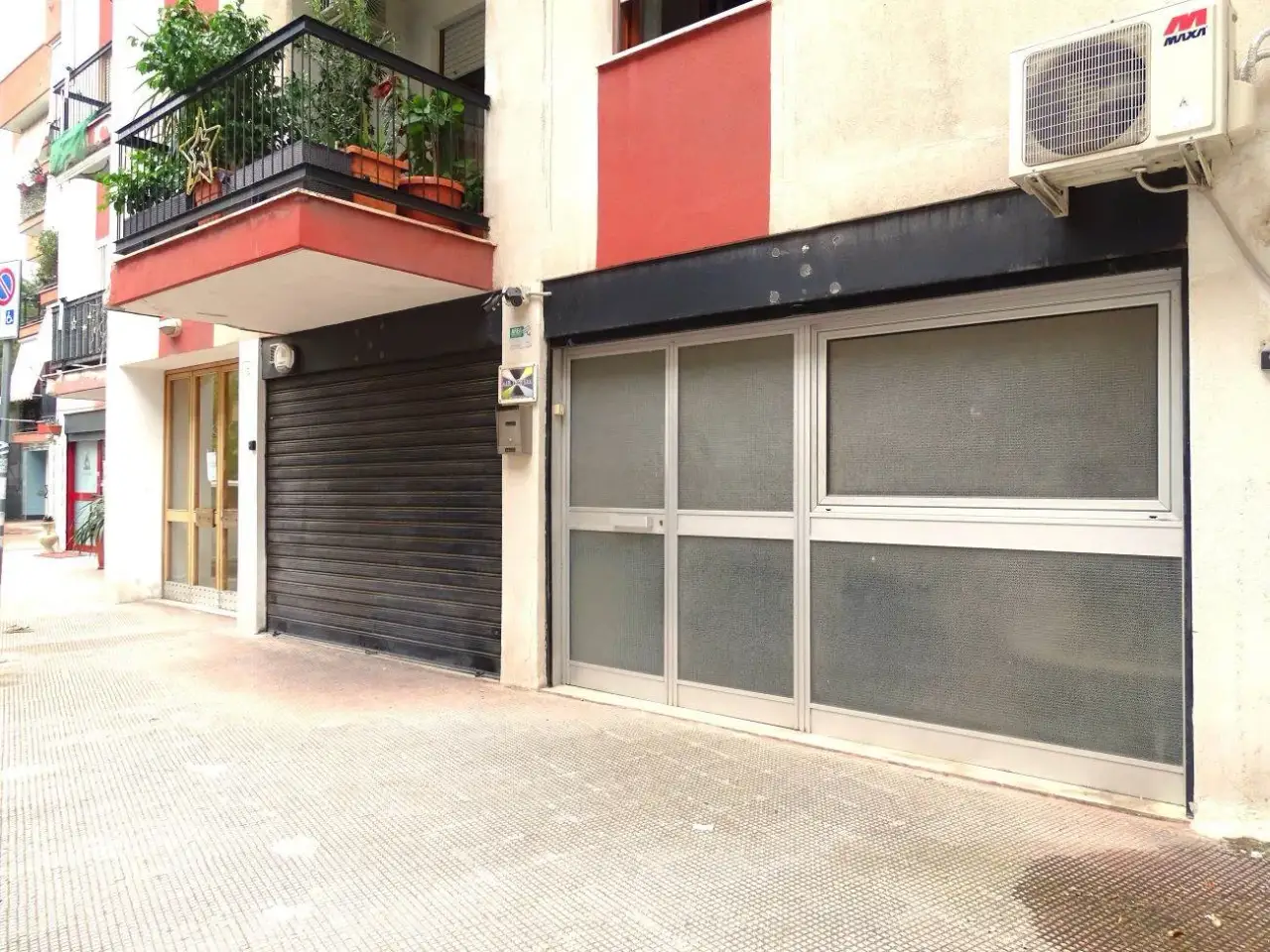 Negozio in Via Effrem Datto, Bari, {3} - Foto 1