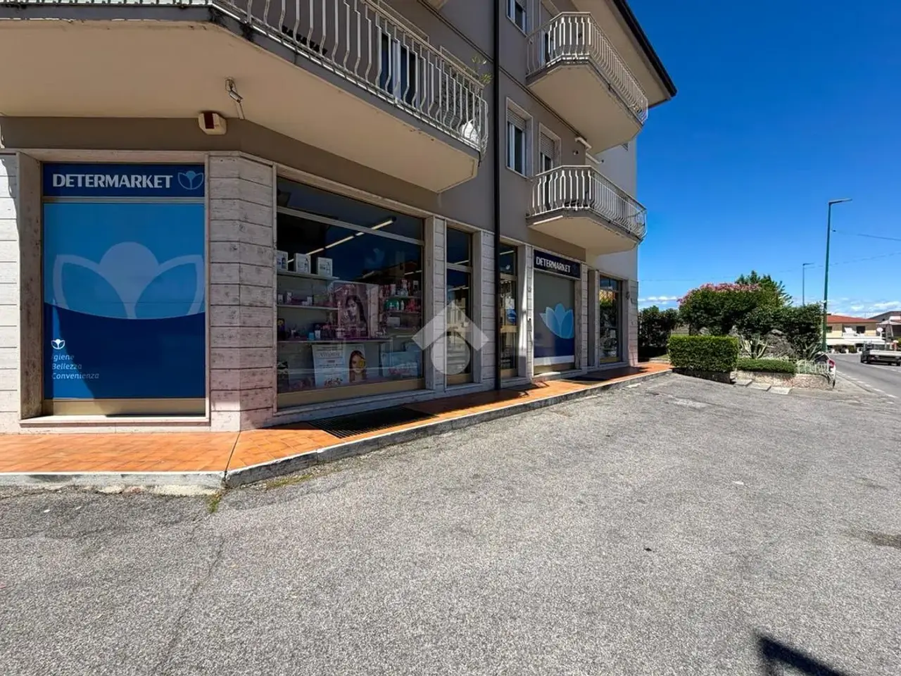 Negozio in Via Mantova 1, Peschiera Del Garda, {3} - Foto 1