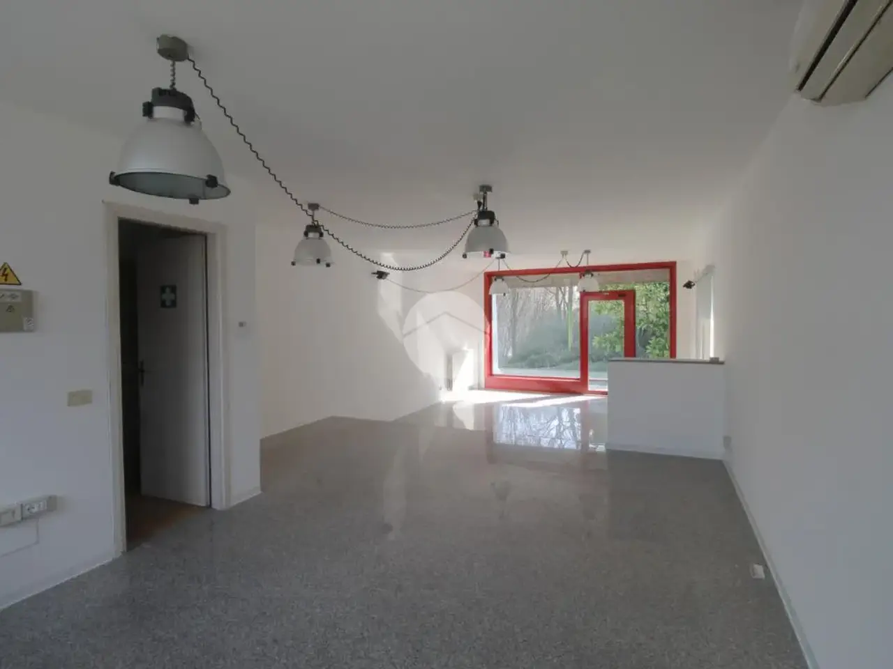 Negozio in Viale Angelina Azimoni 1, Romano Di Lombardia, {3} - Foto 2