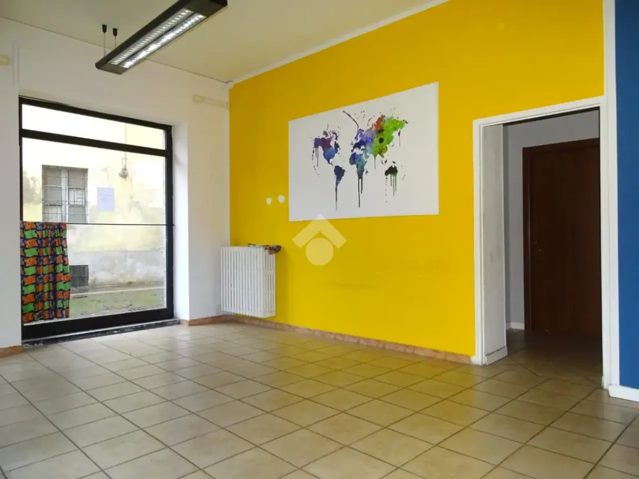 Negozio in Piazzetta Monserrato 6, Alessandria, {3} - Foto 1