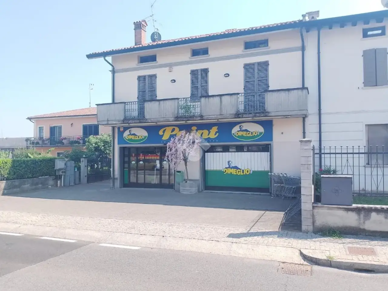 Negozio in Via San Valentino 22, Trenzano, {3} - Foto 1