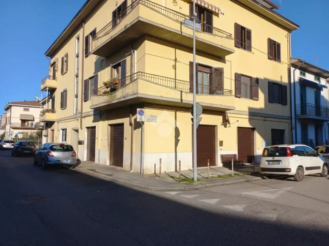 Negozio in Via Ada Benini 1, Prato, {3} - Foto 1