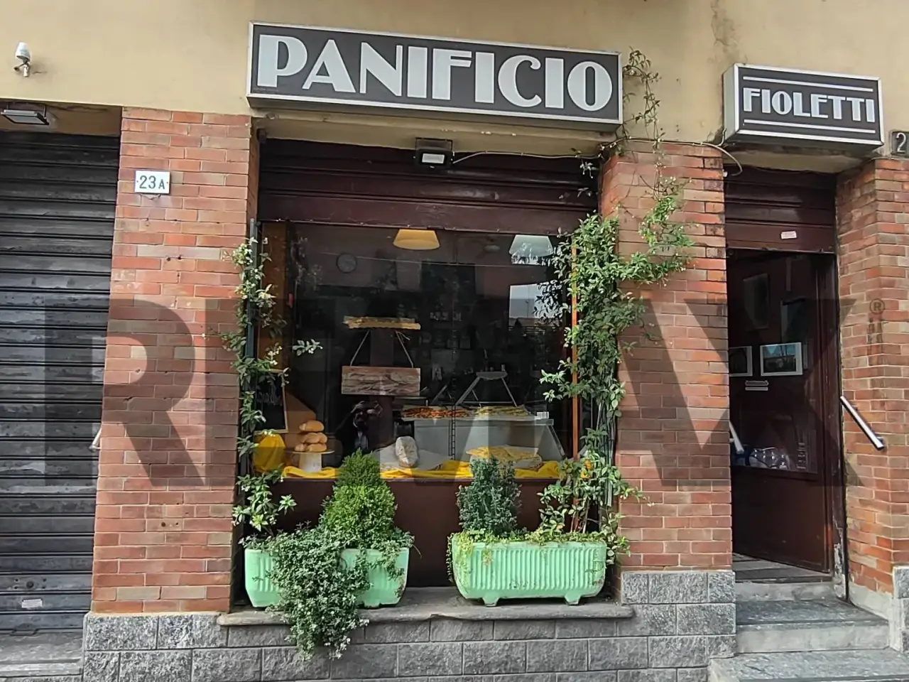 Negozio in San Pietro in Verzolo 23, Pavia, {3} - Foto 1