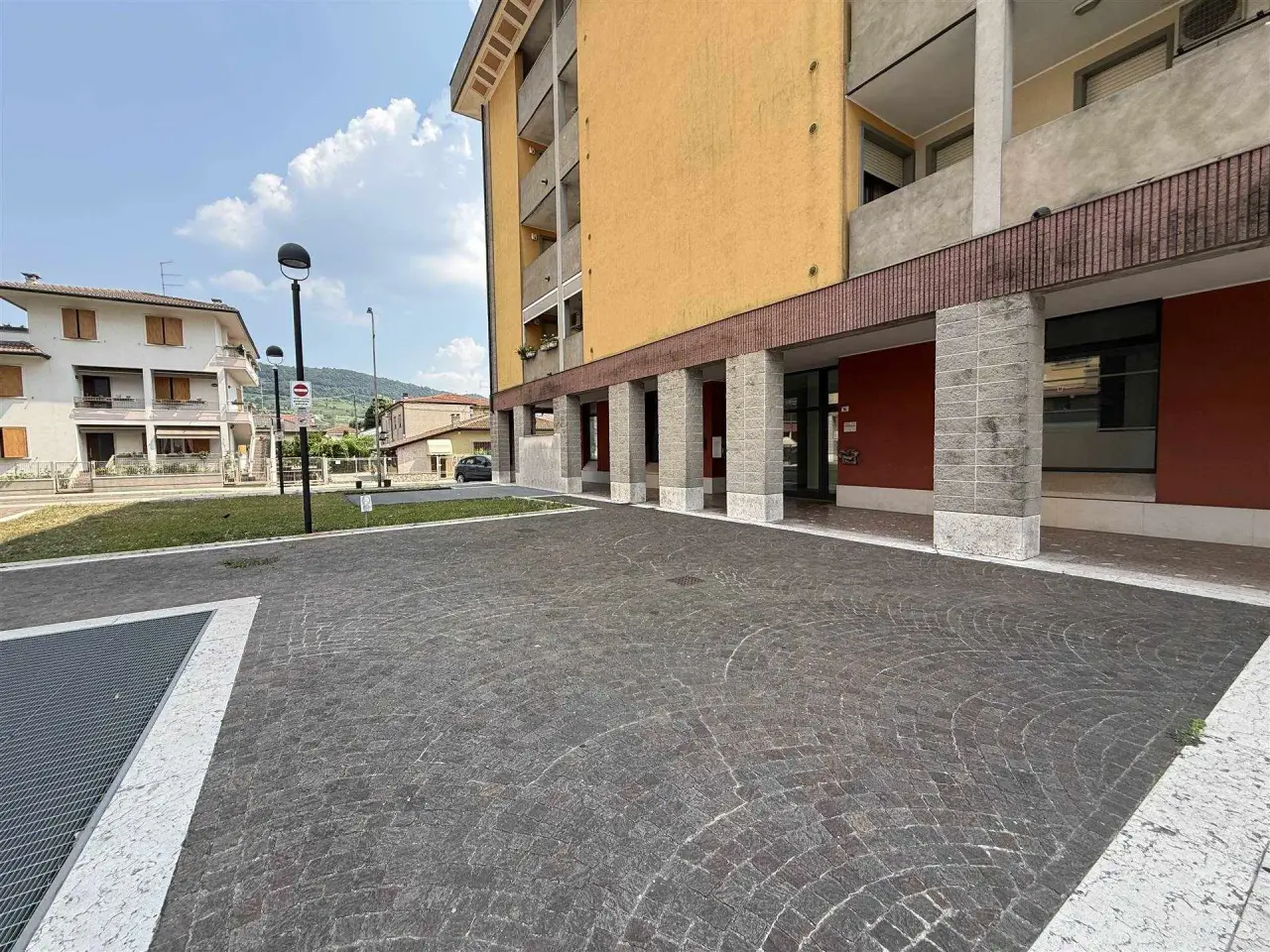 Negozio in Via Marconi, Montecchio Maggiore, {3} - Foto 1