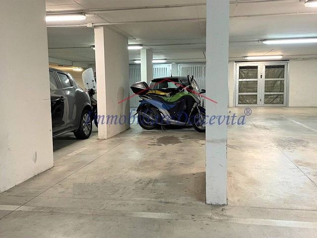 Autoparkplatz in Via Mario Castelnuovo Tedesco, Firenze - Foto 1