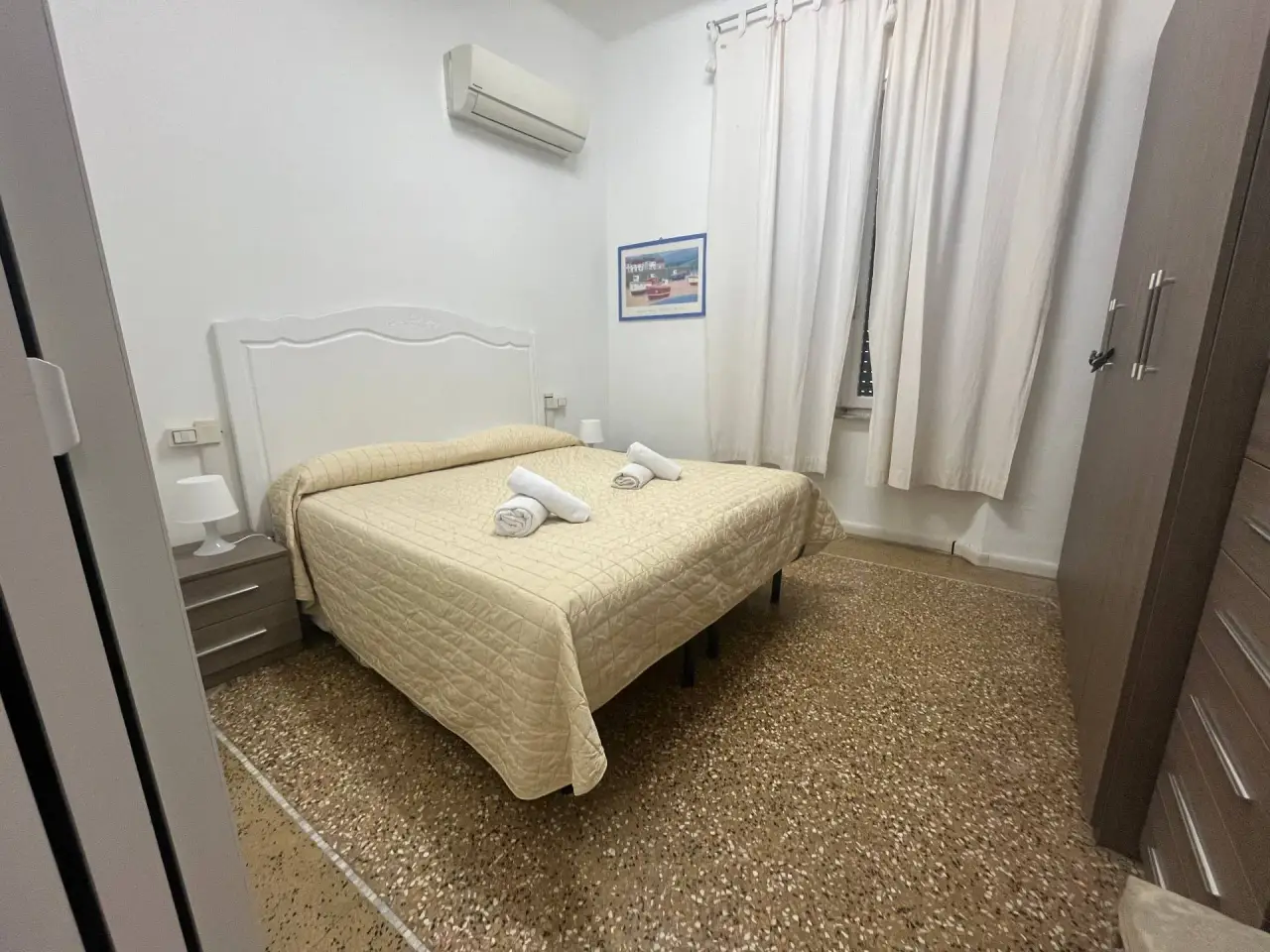 Esercizio commerciale in Piazza dei Cavalieri 2, Pisa, {3} - Foto 1