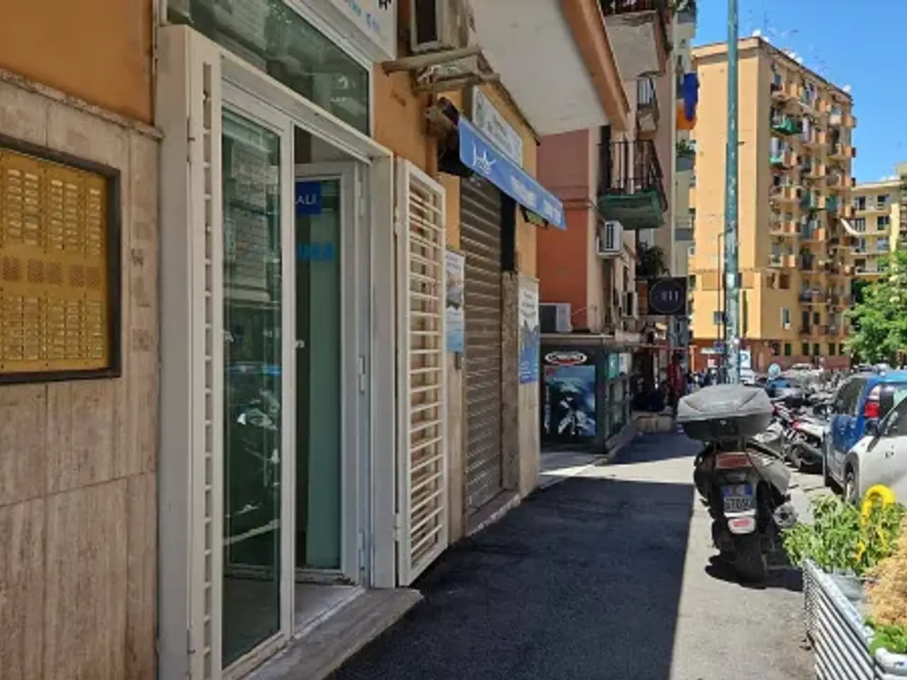 Negozio in Via Santa Maria della Libera 11, Napoli, {3} - Foto 1