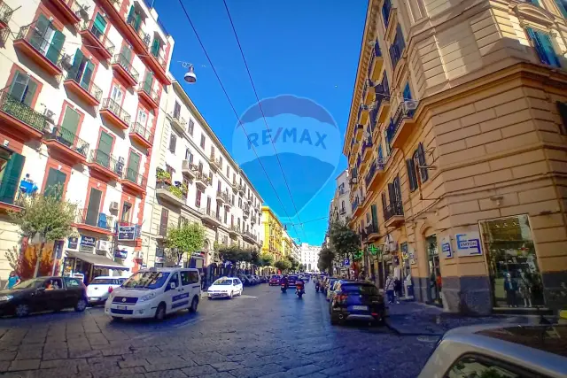 Geschäft in Vico Tutti I Santi, Napoli - Foto 1