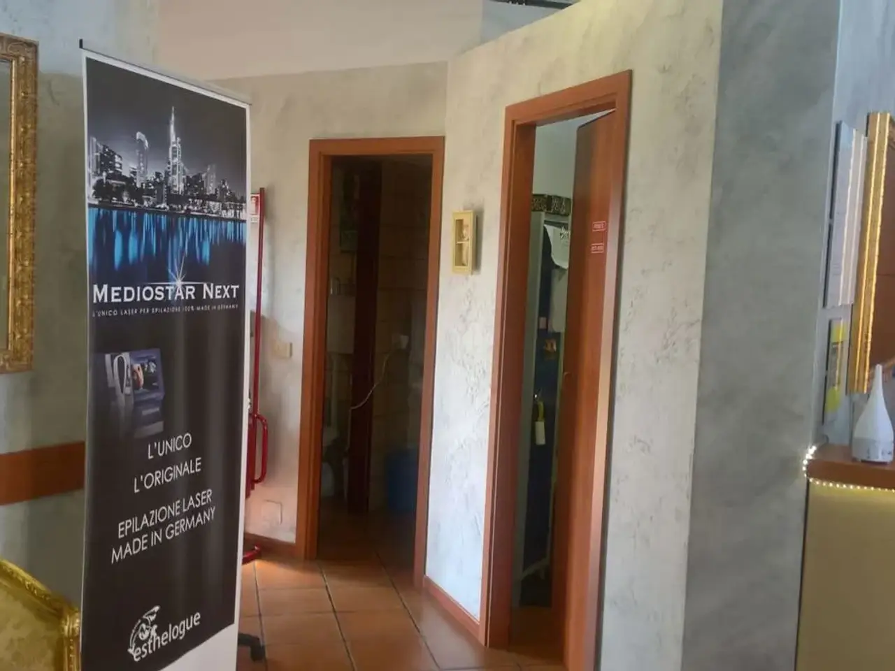 Esercizio commerciale in Via XXV Aprile 63, Nichelino, {3} - Foto 2