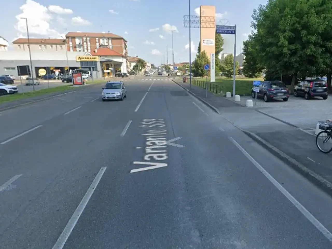 Parcheggio chiuso in Via Emilia Parmense 2, Piacenza, {3} - Foto 1