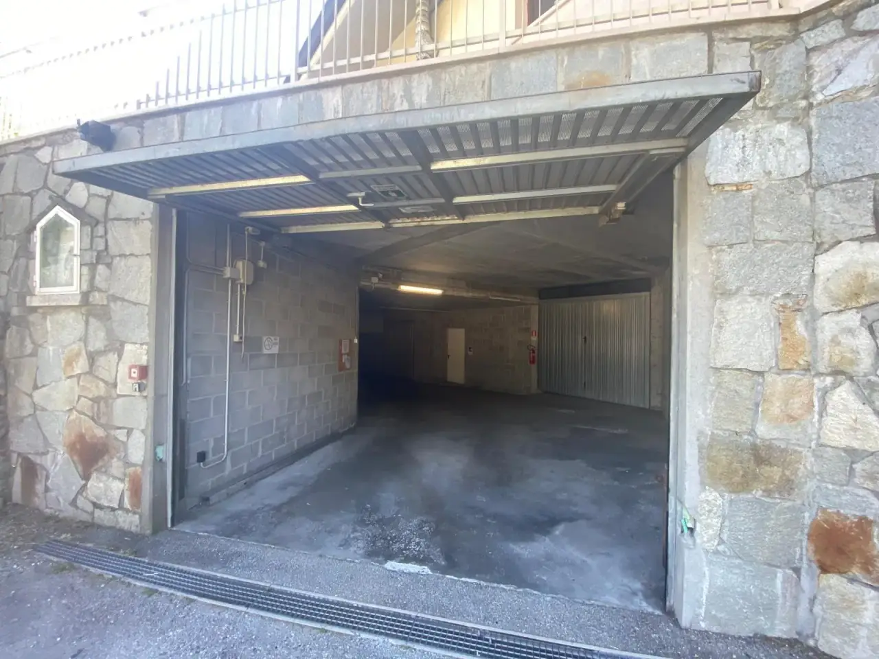 Parcheggio chiuso in Via Tornafol, Chatillon, {3} - Foto 1