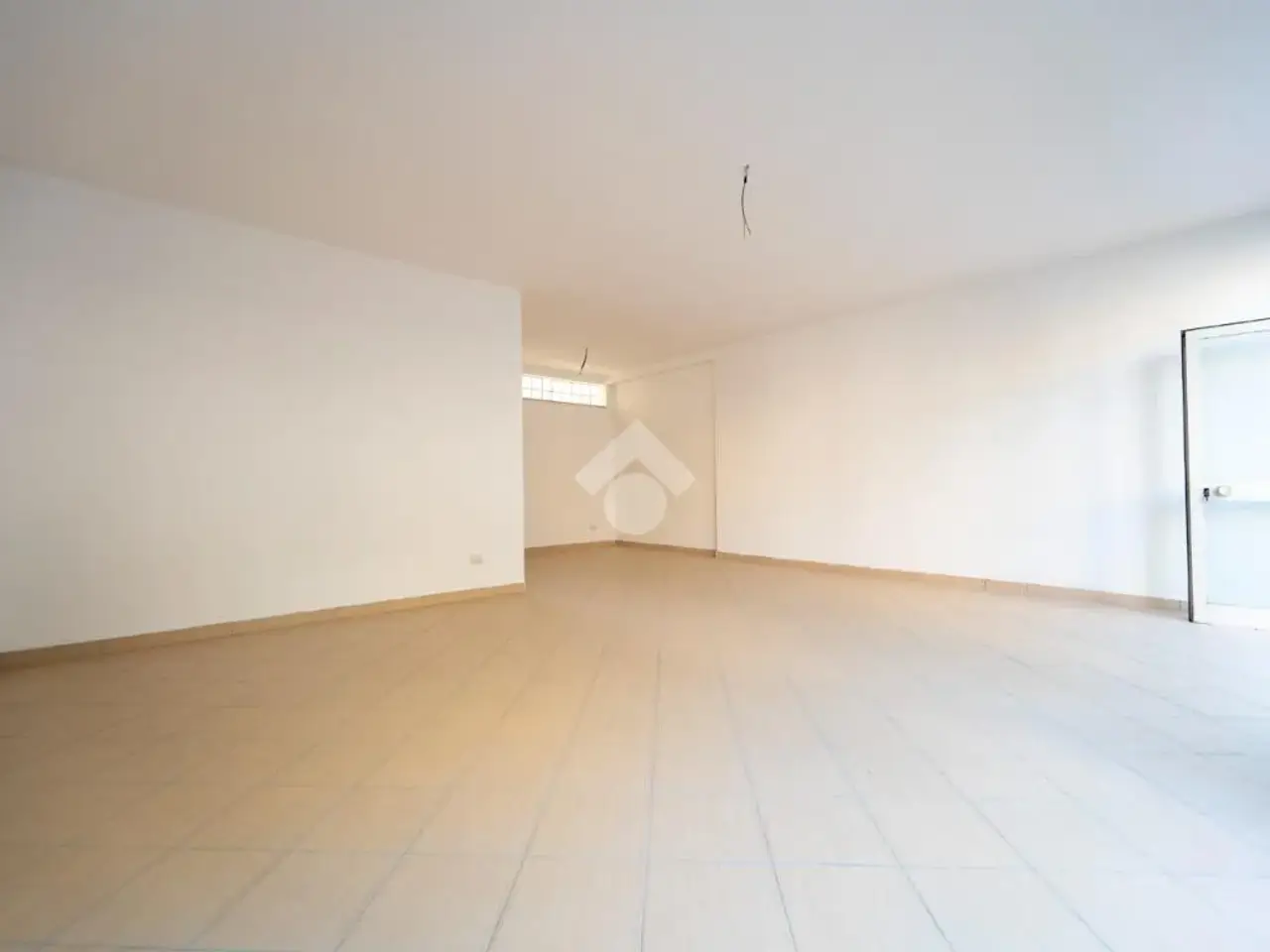 Negozio in Viale F. Petrarca 72, Latina, {3} - Foto 2