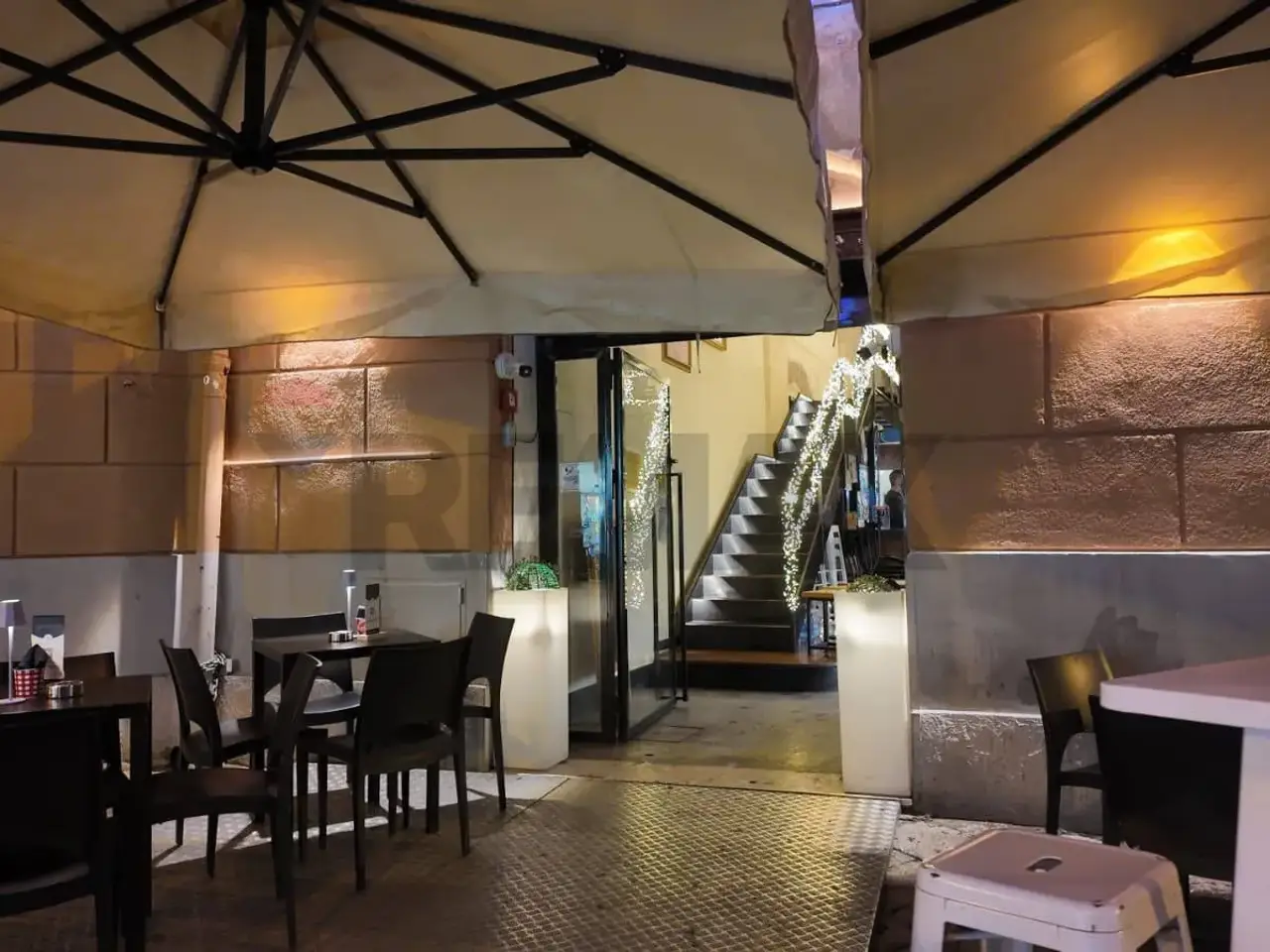 Esercizio commerciale in Piazza Sant'Anna 24, Palermo, {3} - Foto 2