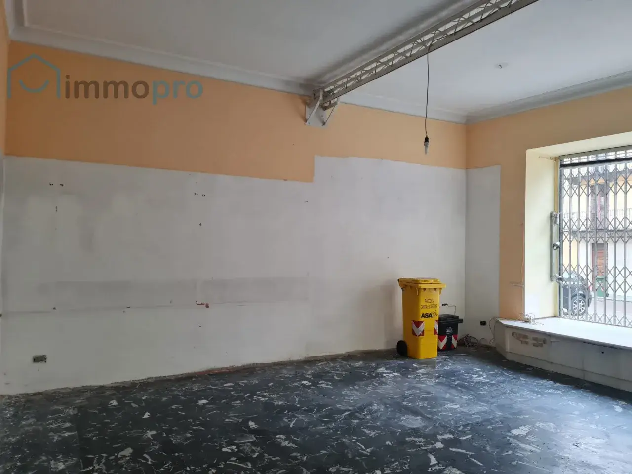 Negozio in Piazza Boetto 1, Cuorgne', {3} - Foto 1