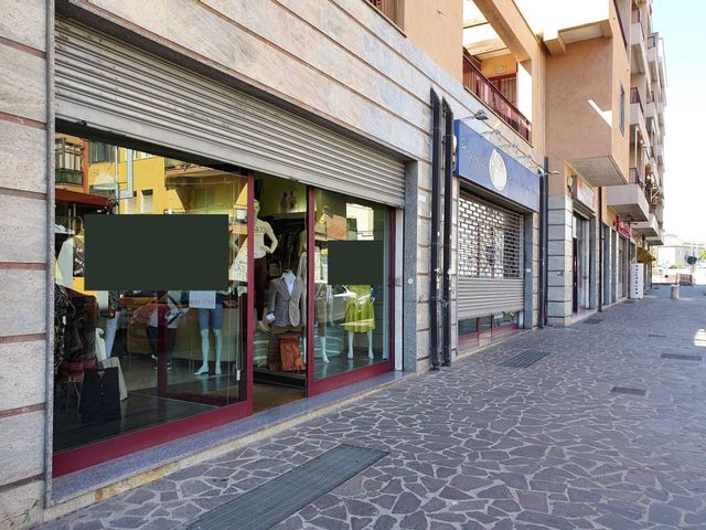 Shop in Viale Crotone, Catanzaro - Photo 1