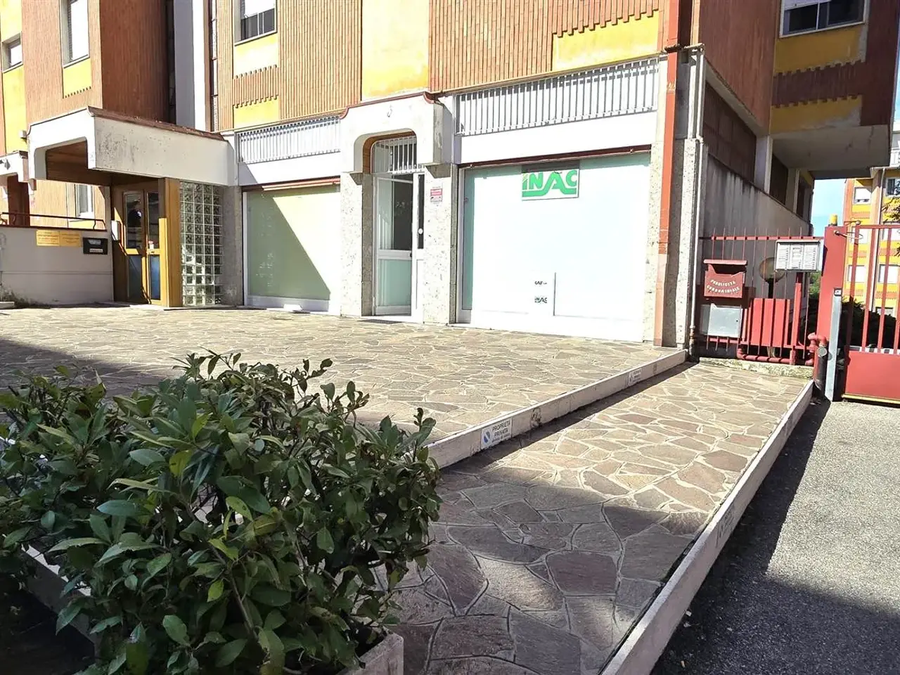 Negozio in Via Volta, Appiano Gentile, {3} - Foto 1