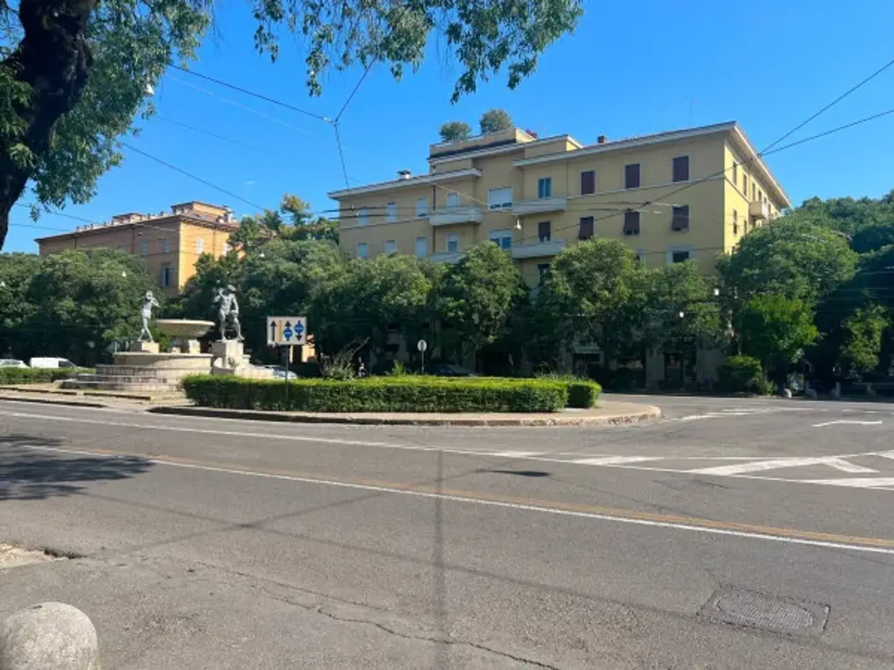 Negozio in Largo Giuseppe Garibaldi 18, Modena, {3} - Foto 1