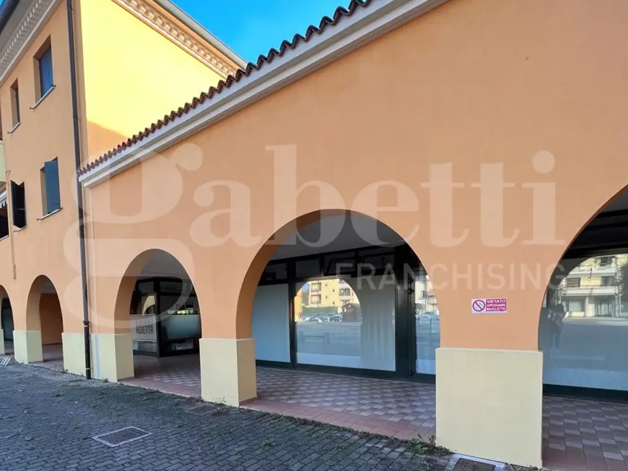 Negozio in Piazza della Libertà 28, San Pietro Viminario, {3} - Foto 2