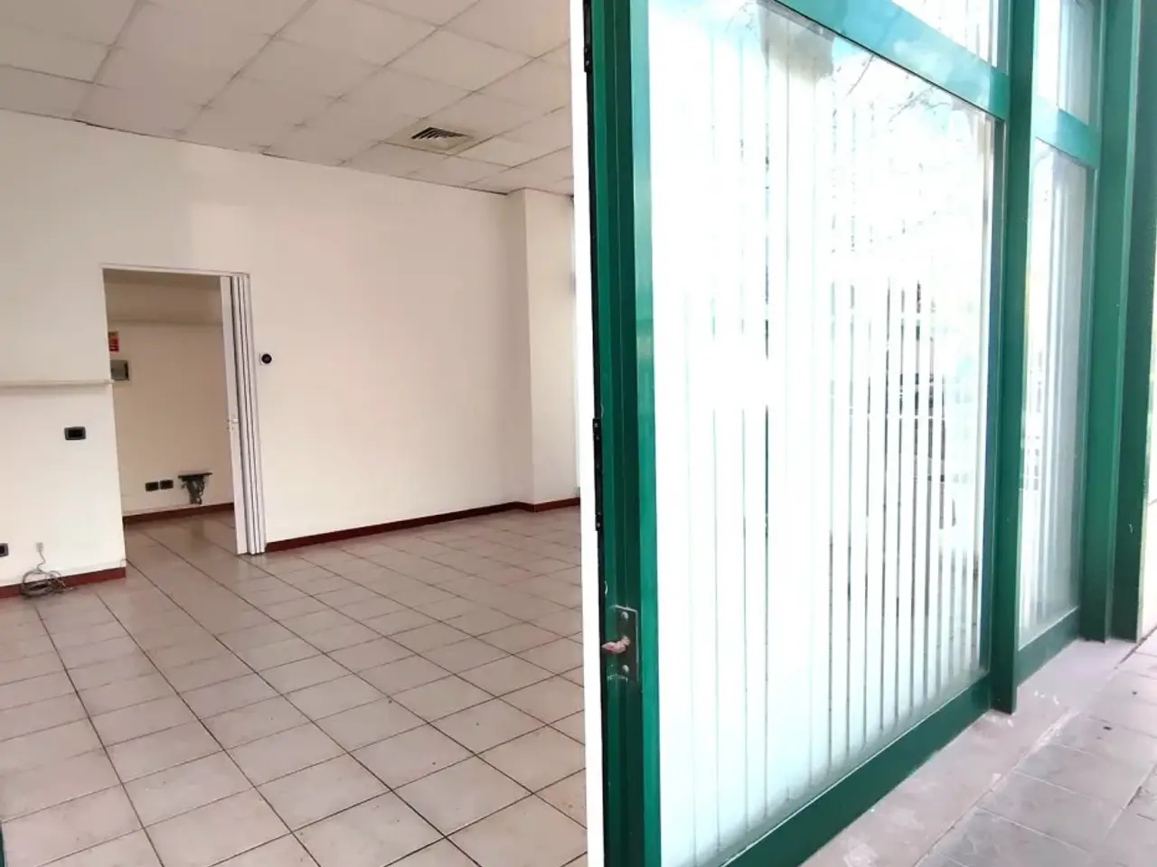 Negozio in Via dell'Argine, Terni, {3} - Foto 2