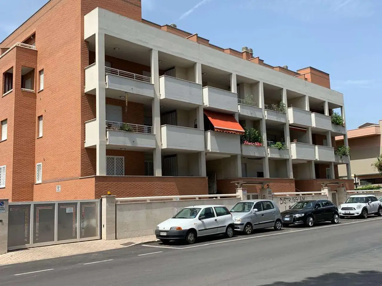 Locale commerciale in Via Enzo Ferrari 141, Pescara, {3} - Foto 1