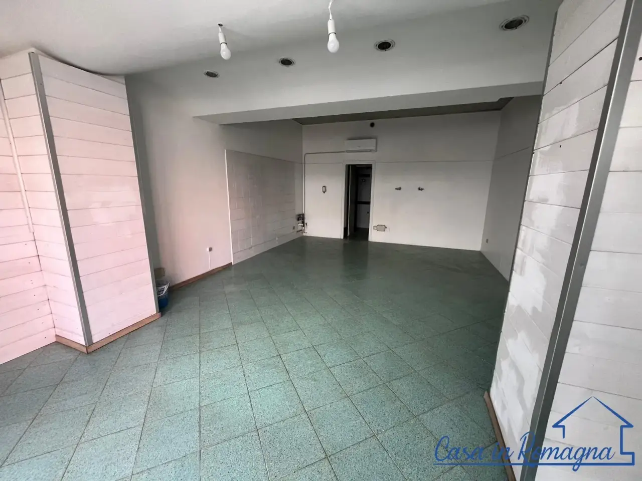 Negozio in Viale Mantova, Rimini, {3} - Foto 1