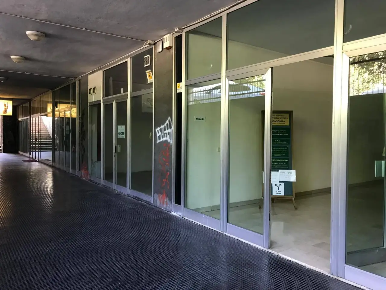 Negozio in Via Manin 30, Varese, {3} - Foto 2