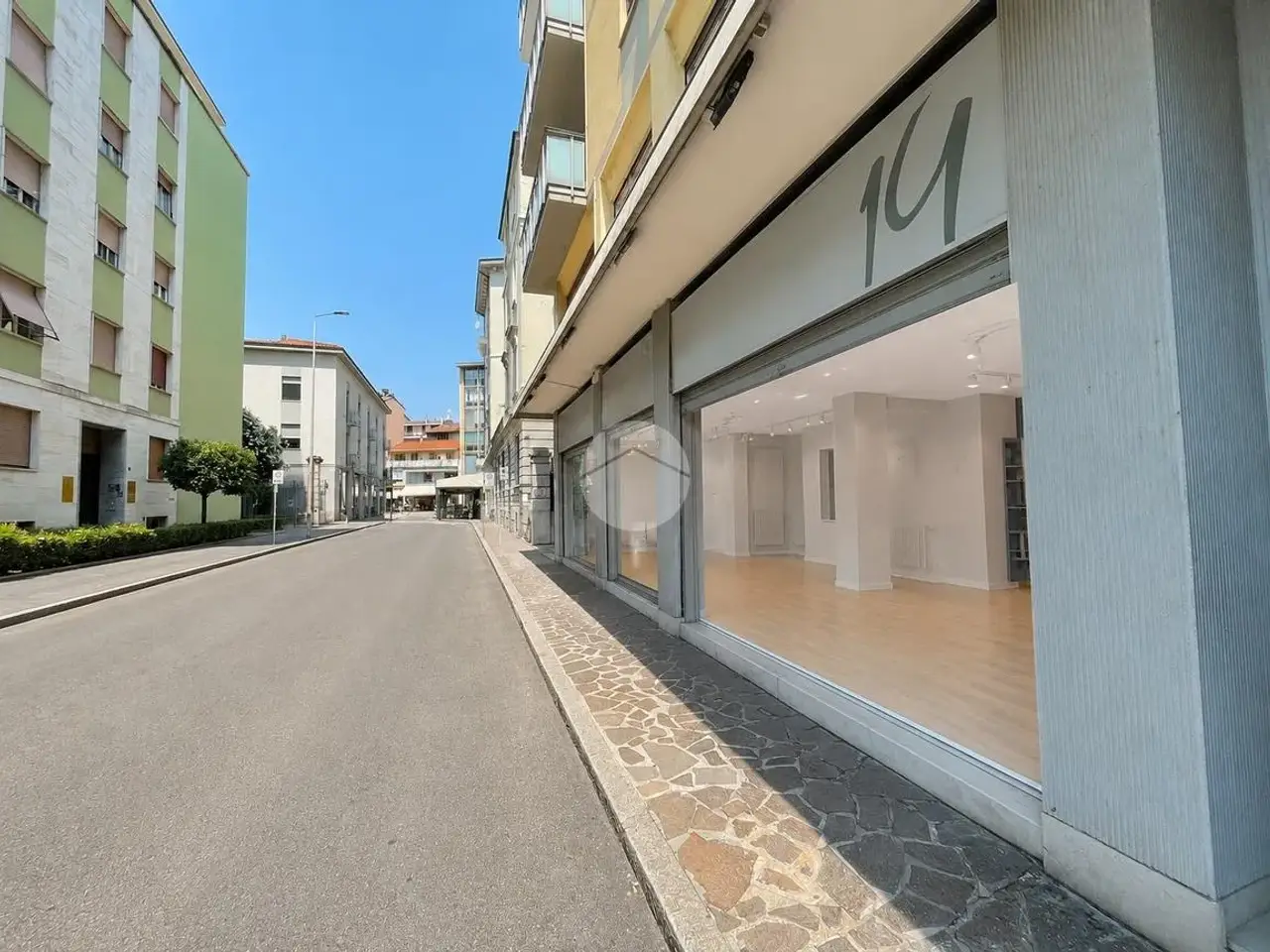 Negozio in Via Antonio Ghislanzoni, Bergamo, {3} - Foto 1