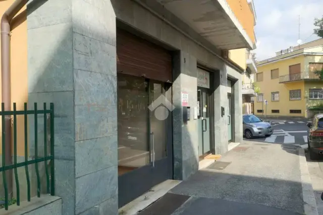 Geschäft in Via Enrico Tazzoli 5, Brescia - Foto 1