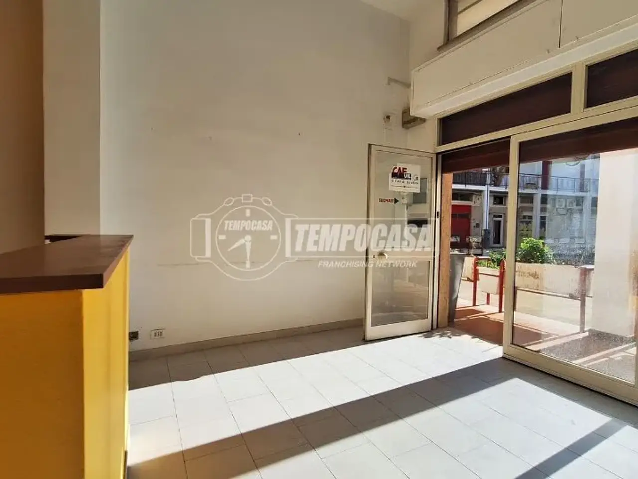 Negozio in Piazza Aldo Moro, Casamassima, {3} - Foto 1
