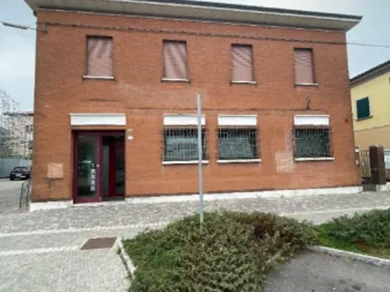 Negozio in Via Chiesa Sud 23 - Fraz., Novi Di Modena, {3} - Foto 2