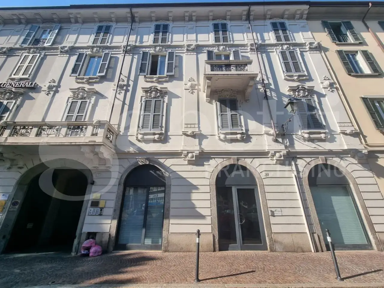 Negozio in Piazza Alessandro Manzoni 11, Lecco, {3} - Foto 1