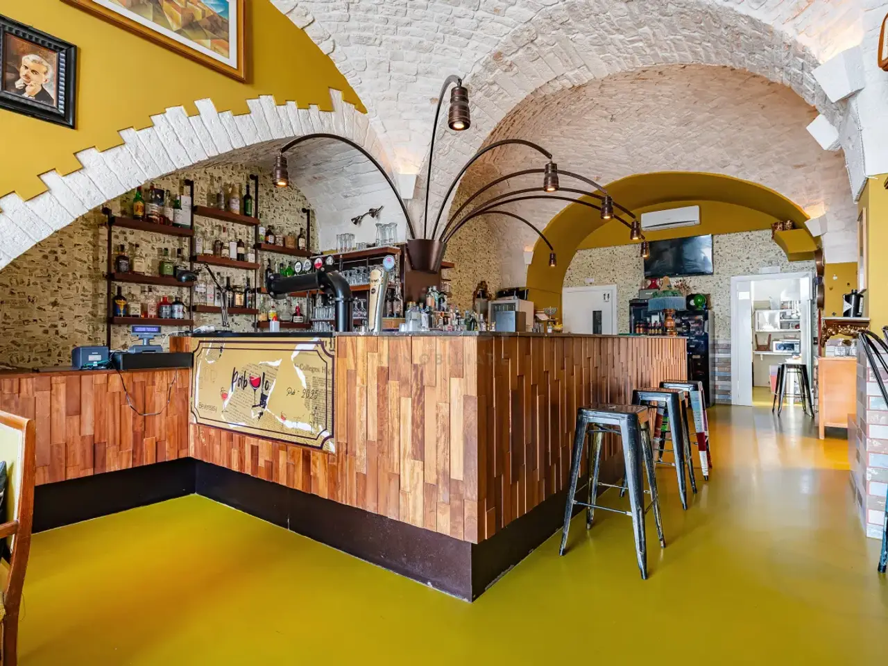 Pub in Via Estramurale a Levante, Putignano, {3} - Foto 1