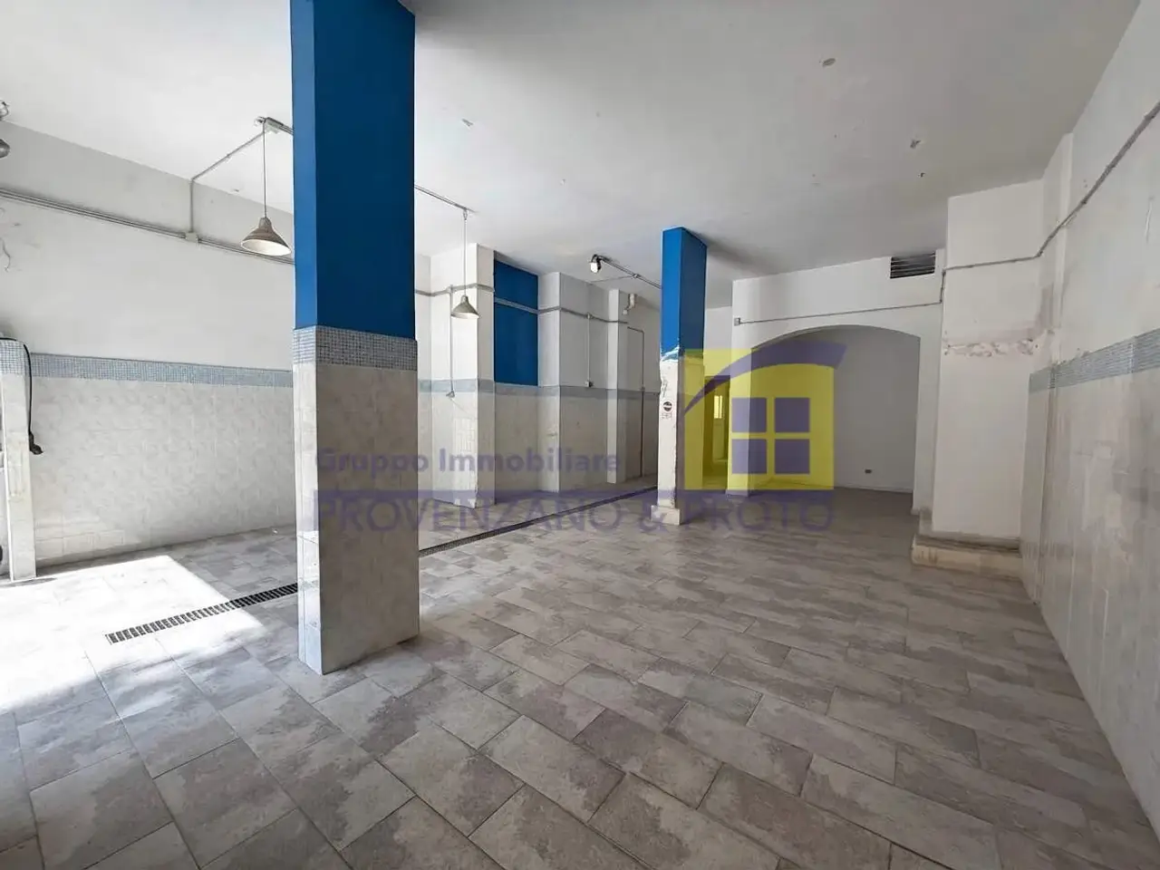 Negozio in Viale Belgio 40, Brindisi, {3} - Foto 2