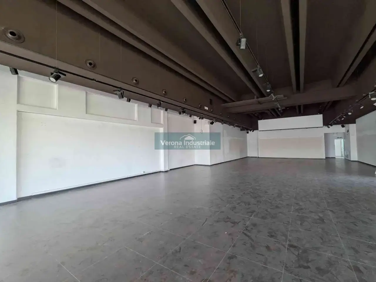 Negozio in Via del Lavoro 72, Bussolengo, {3} - Foto 1