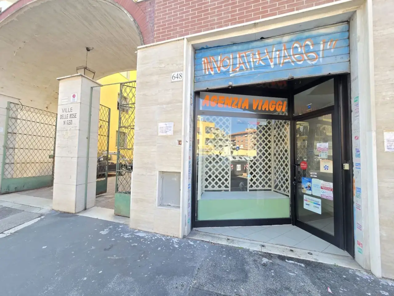 Esercizio commerciale in Via Tuscolana 648, Roma, {3} - Foto 2