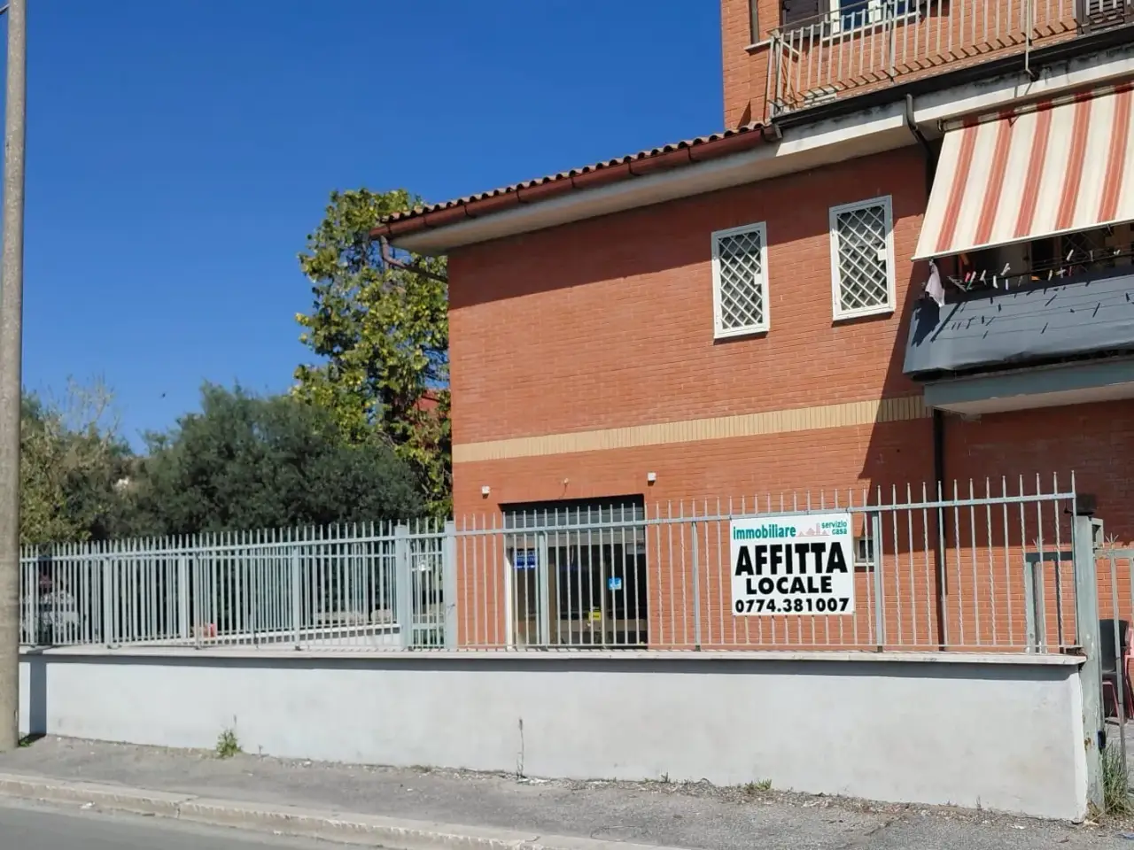 Negozio in Via a. La Marmora 100, Guidonia Montecelio, {3} - Foto 1