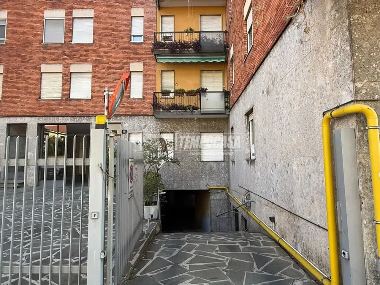 Magazzino in Via Francesco Paolo Michetti 16/a, Milano, {3} - Foto 2