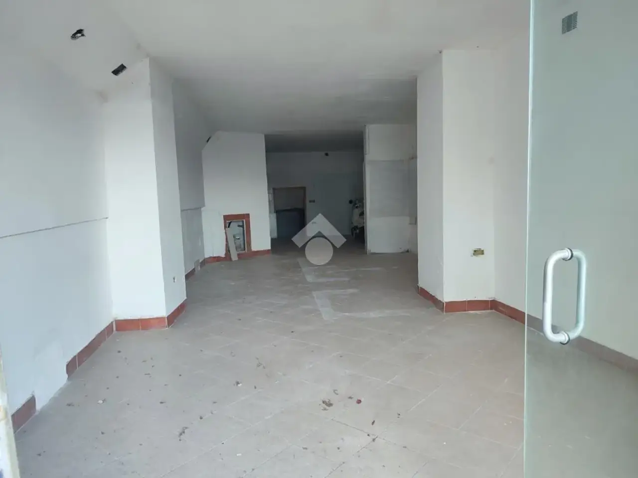 Negozio in Via Giuseppe Bonito 65, Castellammare Di Stabia, {3} - Foto 2
