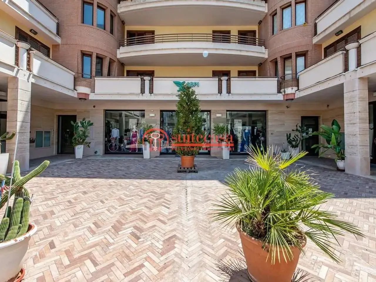 Negozio in Via Marconi, Canosa Di Puglia, {3} - Foto 2