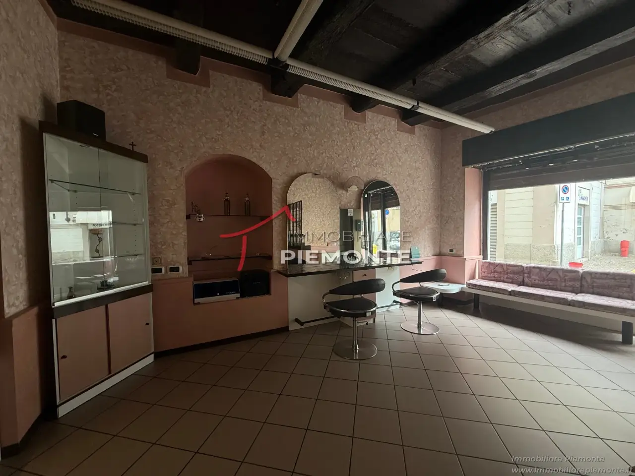 Negozio in Via Brunelli Maioni 26, Borgomanero, {3} - Foto 2