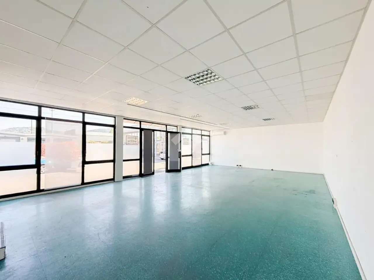 Negozio in Viale Duca degli Abruzzi 160, Brescia, {3} - Foto 1
