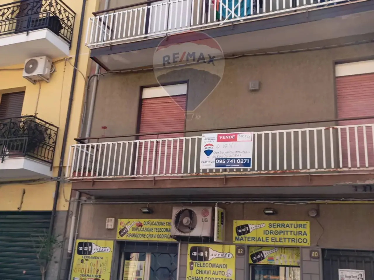 Negozio in Via Bruno Buozzi 80, Misterbianco, {3} - Foto 1