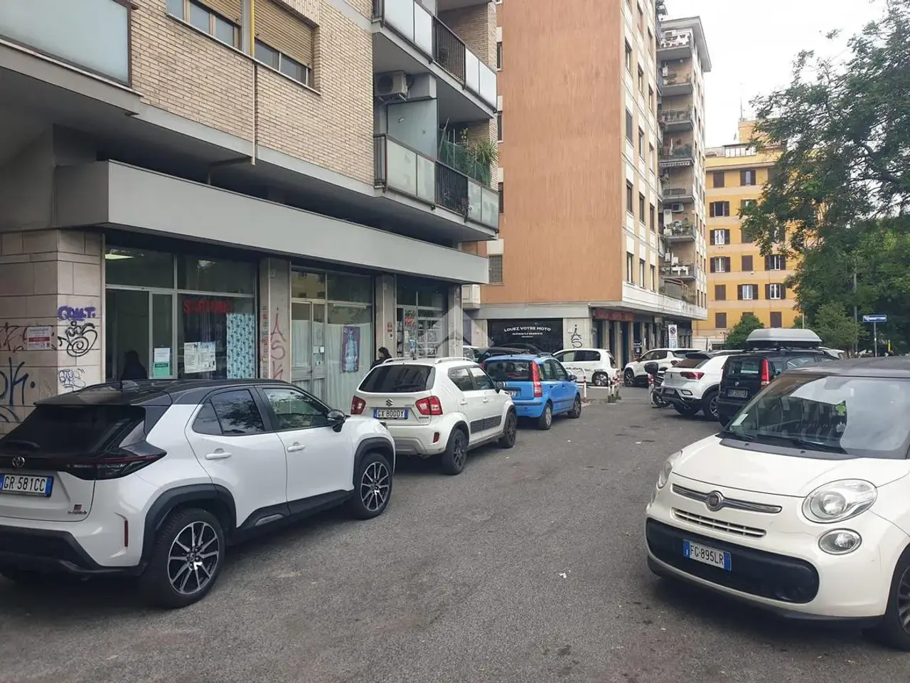 Negozio in Via Pellegrino Matteucci 82, Roma, {3} - Foto 1