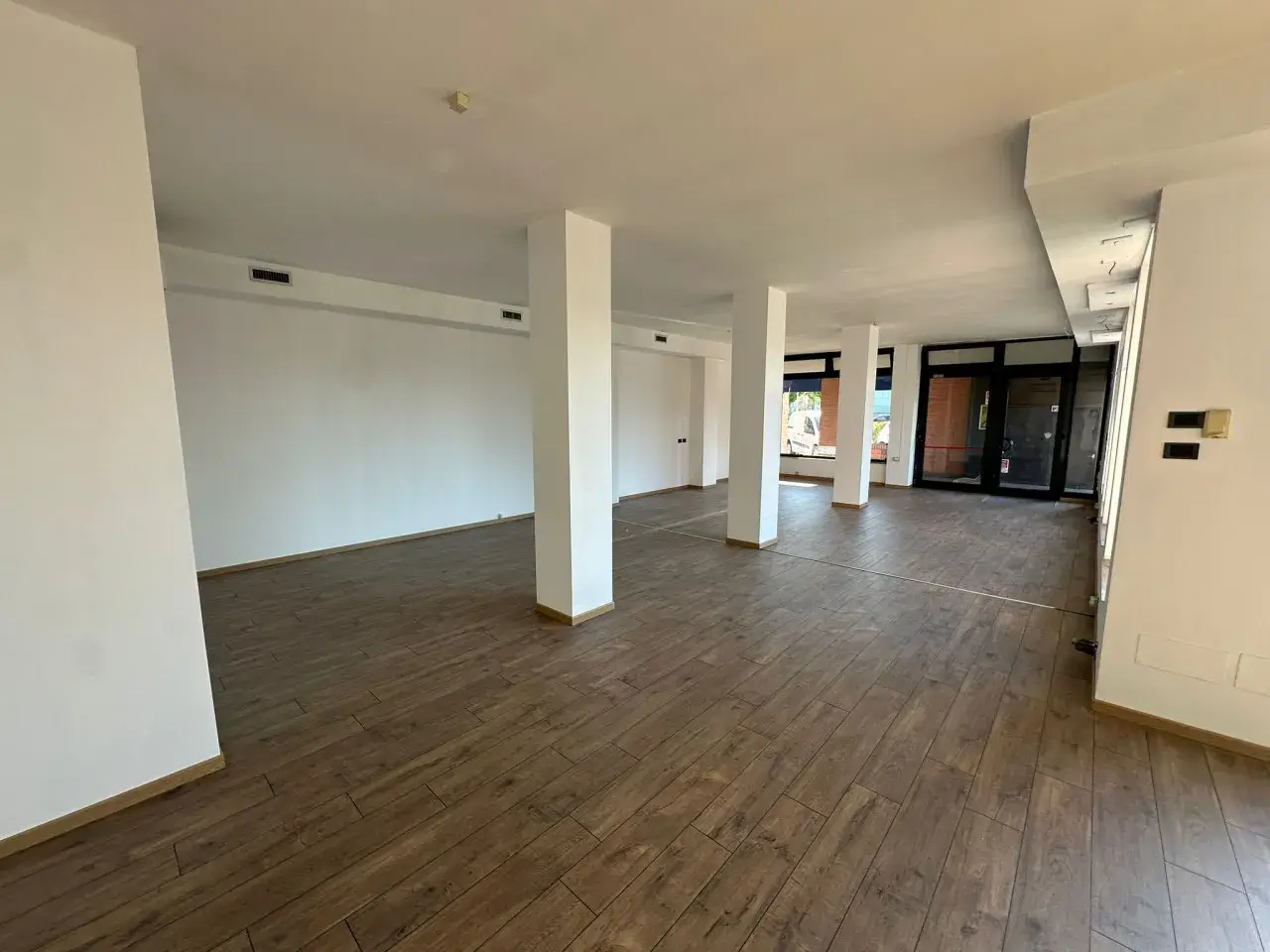Negozio in Piazza Europa Unita, Castelfranco Veneto, {3} - Foto 2
