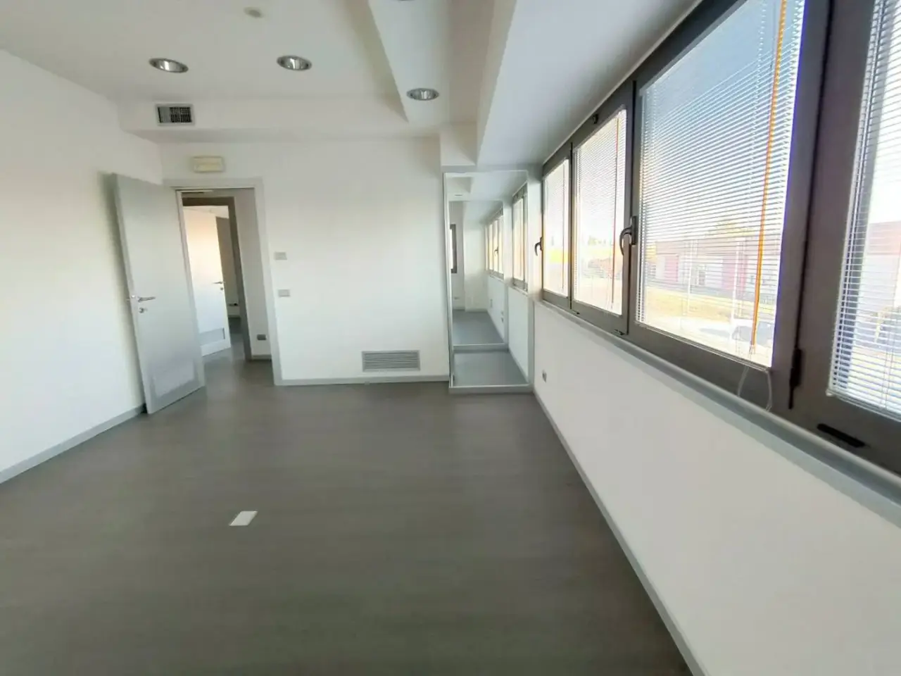 Ufficio in Via Nazionale, Fiumicello Villa Vicentina, Fiumicello Villa Vicentina, {3} - Foto 1