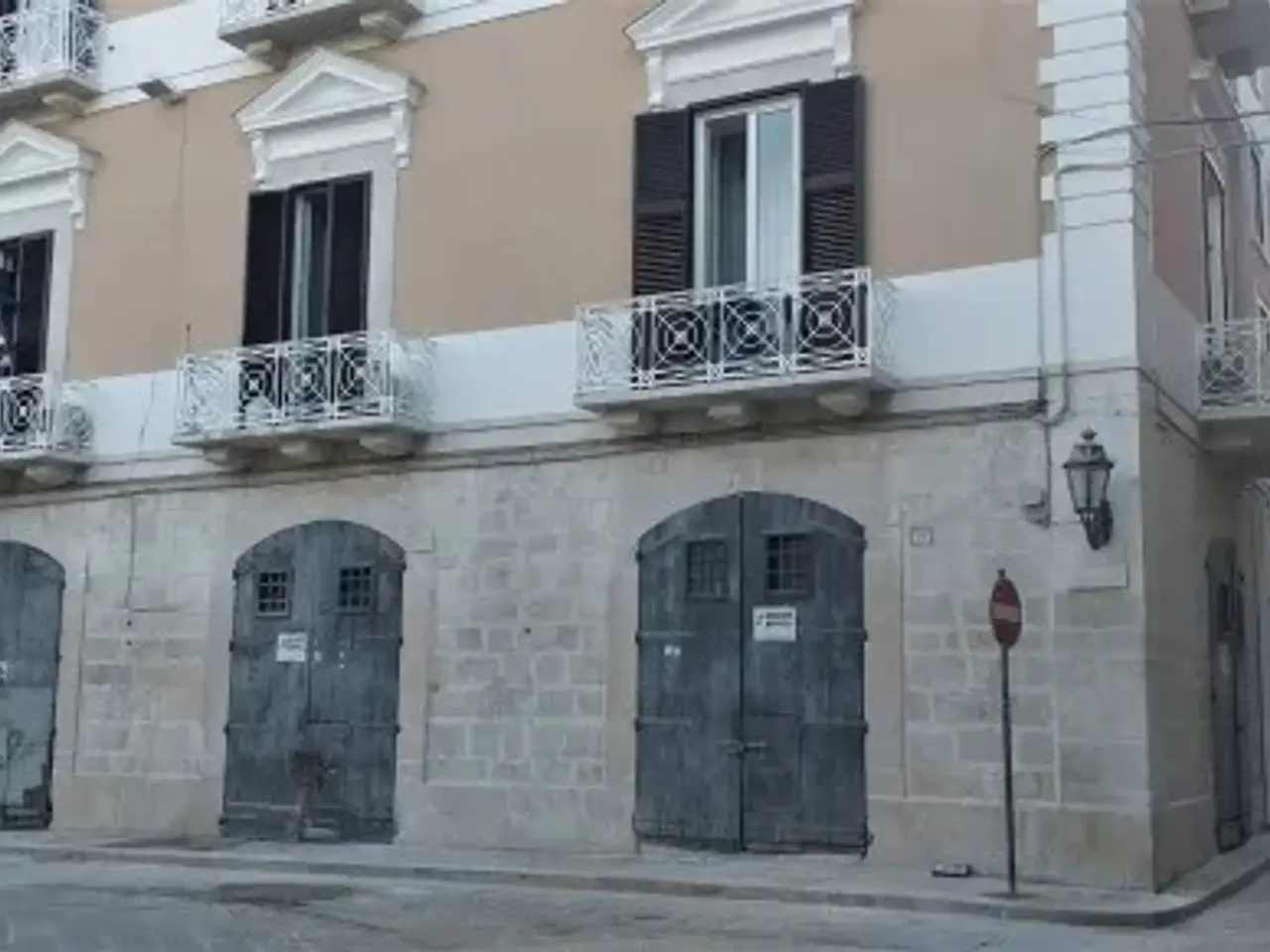Negozio in Piazza Campo dei Longobardi, Trani, {3} - Foto 2