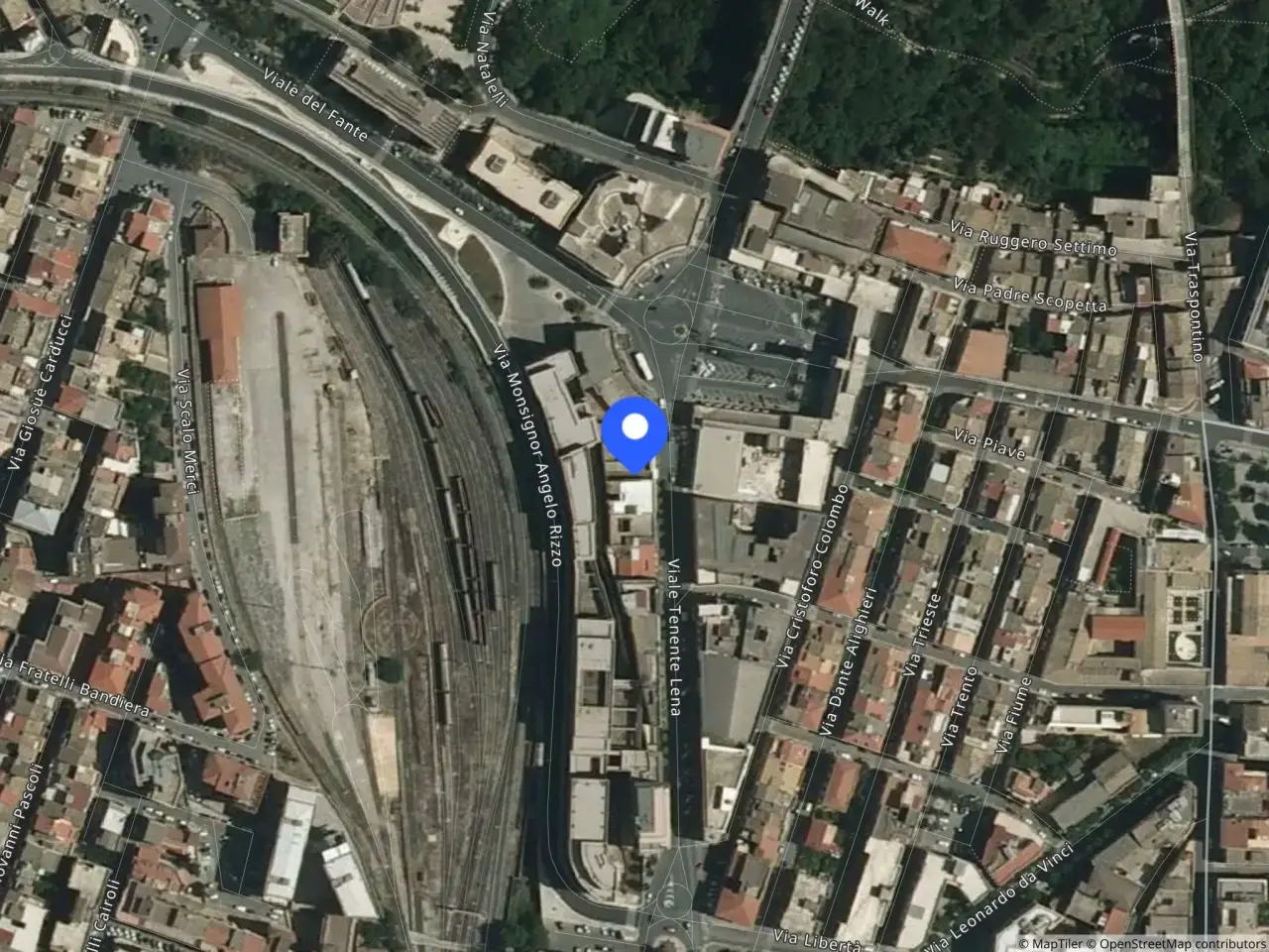 Magazzino in Viale Tenente Lena, 15, 97100 Ragusa Rg, Italia 15, Ragusa, {3} - Foto 1