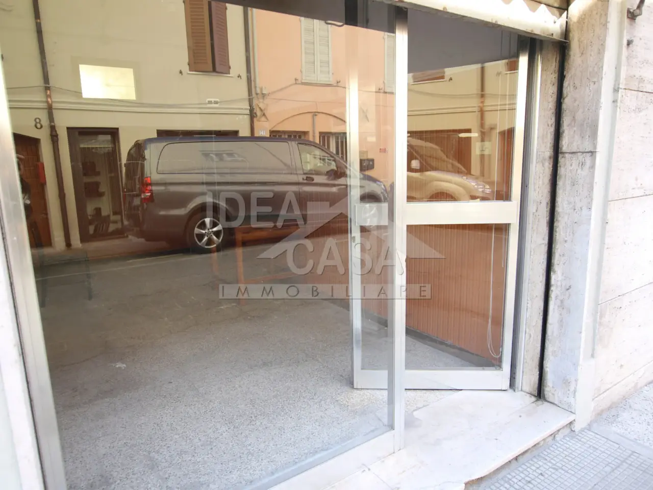 Locale commerciale in 11, Via Giuseppe Mazzini, San Giovanni Battista, Concordia sulla Secchia, Unione Comuni Modenesi Area Nord, Modena, Emilia-Romagna, 41033, Italia, Concordia Sulla Secchia, {3} - Foto 2
