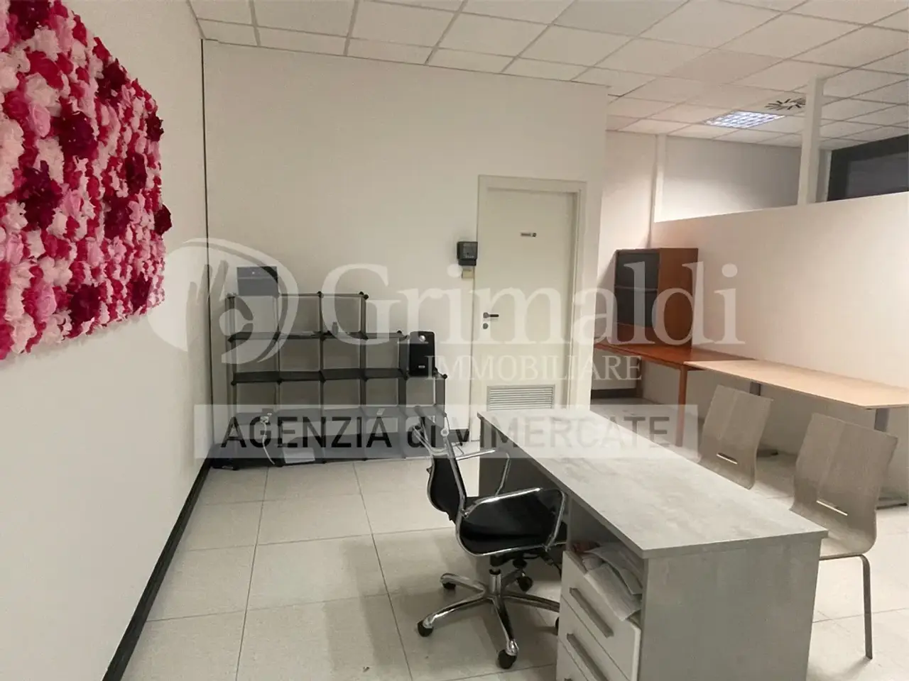 Negozio in Piazza Marconi 7, Vimercate, {3} - Foto 1