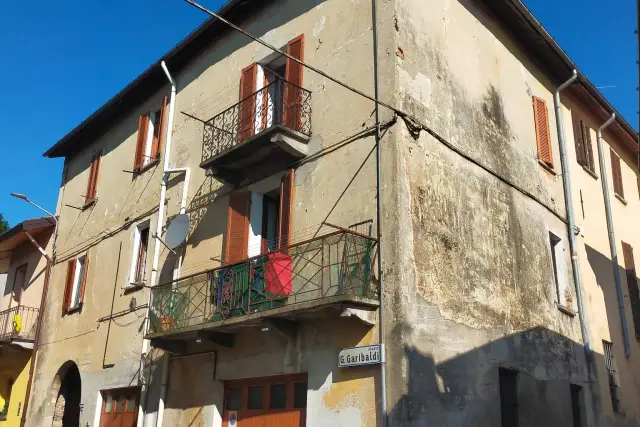 3-room flat in Via C. Benizzi Castellani, Azzate - Photo 1